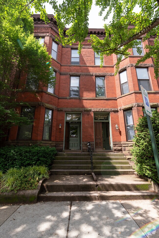 Building Photo - 1005 W Franklin St Rental