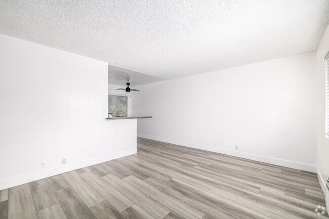 1BR, 1BA - 550SF - Living Room - Citrus Pacific Villas