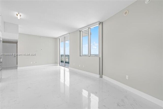 Photo - 92 SW 3rd St Unidad 92 SW 3rd St  5206