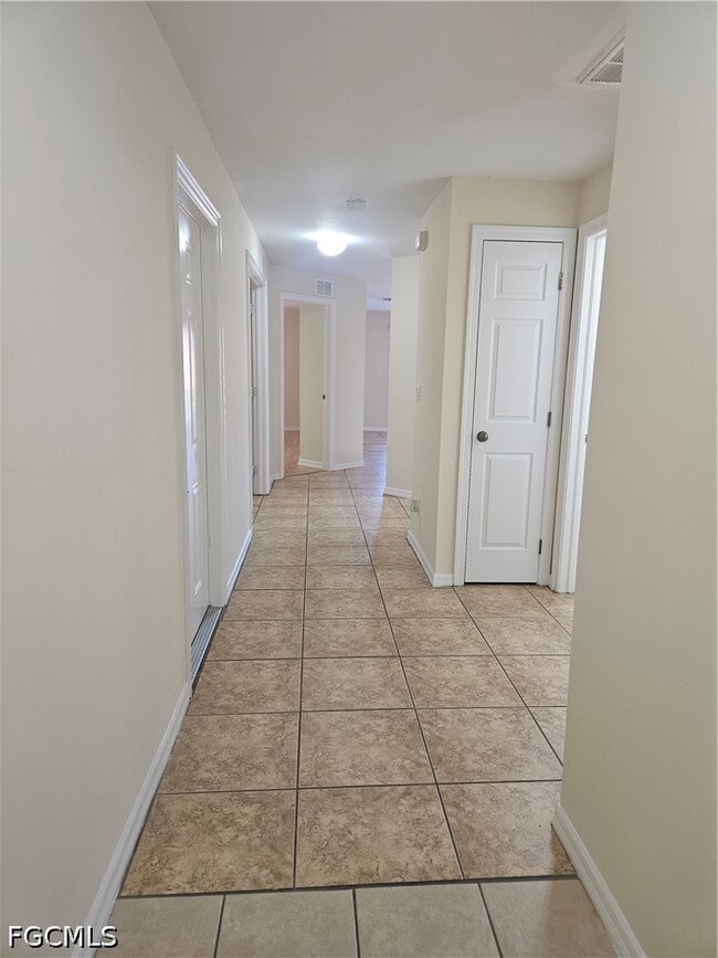 Photo - 490 Bell Blvd