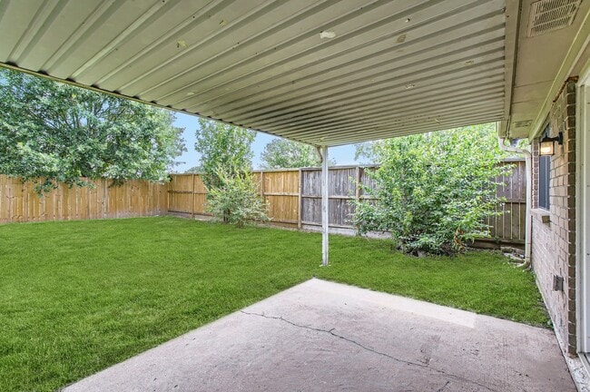 Building Photo - 11910 Yearling Dr