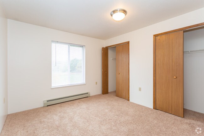 2 BR, 1 BA - 960 SF