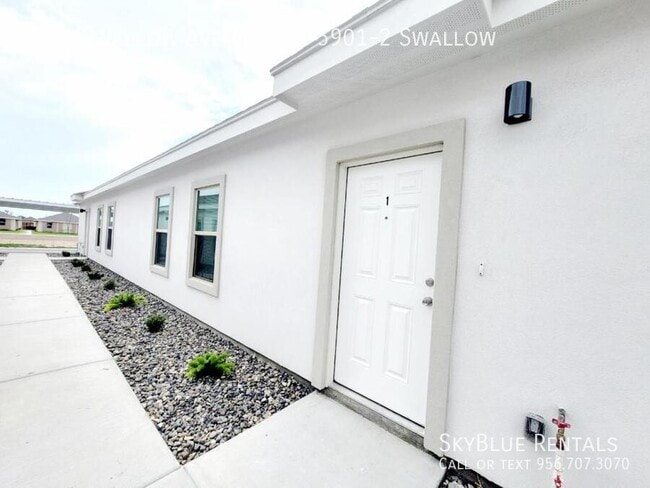 Building Photo - 5901 Swallow Ave Unit 5901-2 Swallow