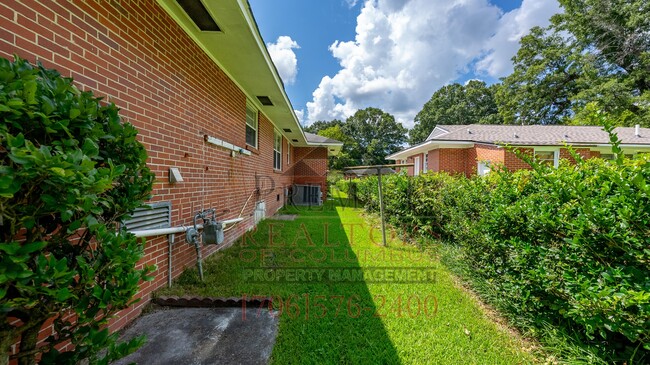 Photo - 1819 Rosemary Ln