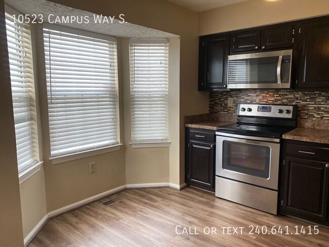 Photo - 10523 Campus Way S