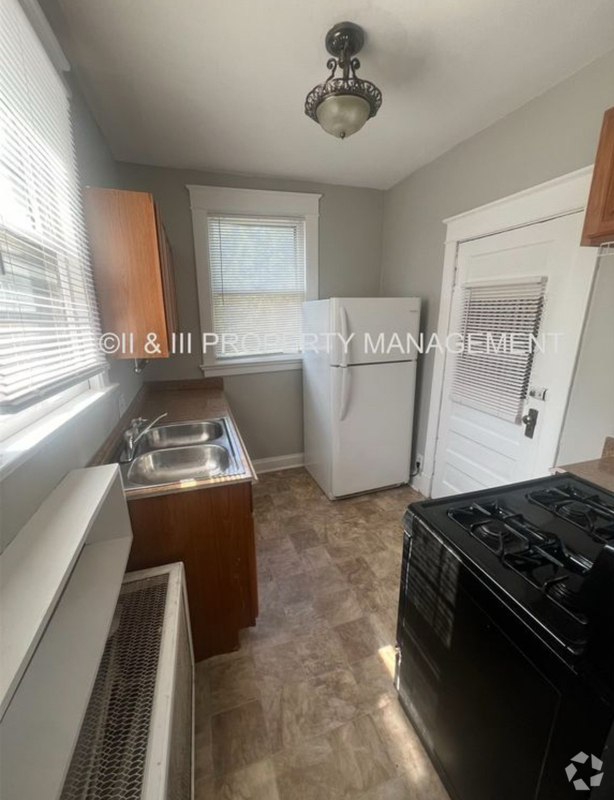 Building Photo - 217 W 37th St Rental