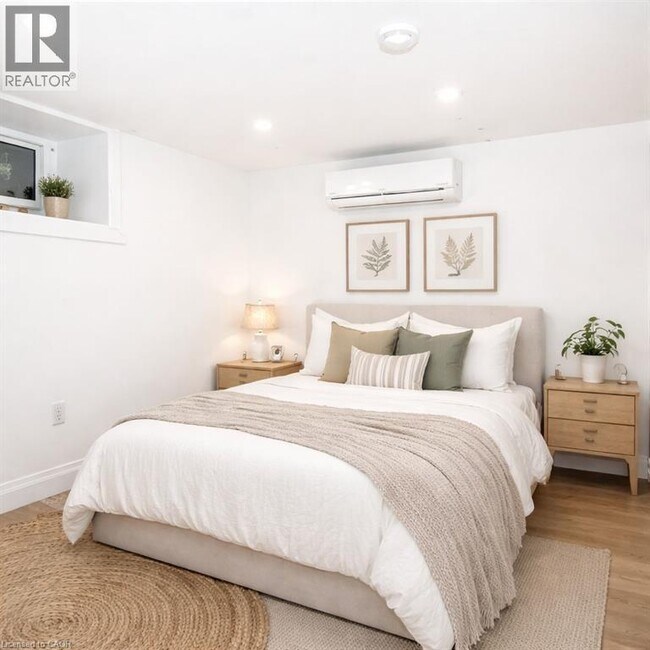 Photo - 249 Emerald St N Unité 4