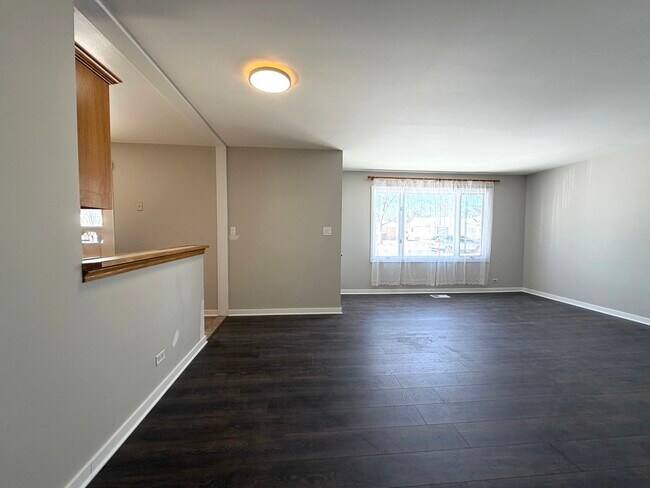 Photo - 155 W Wayne Pl