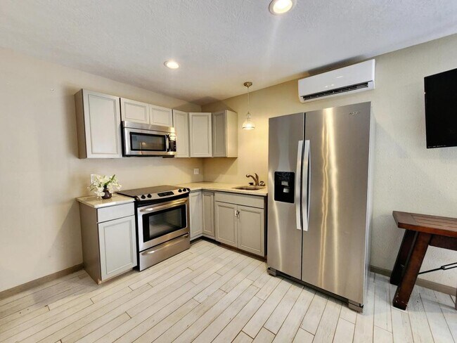 Photo - 959 Fir St