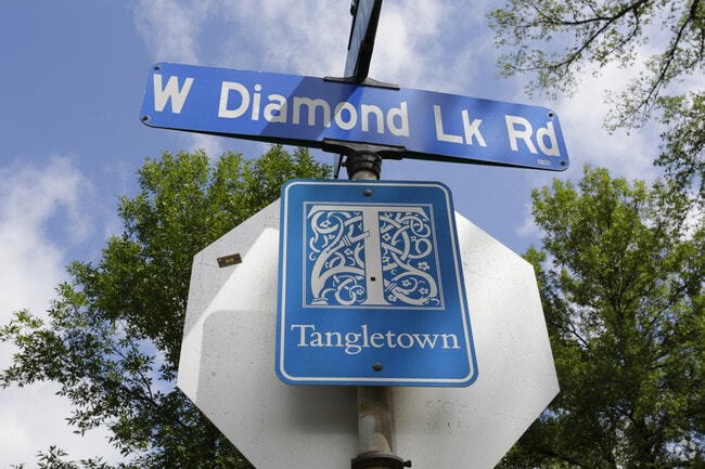 Entrance - Diamond Lake Properties