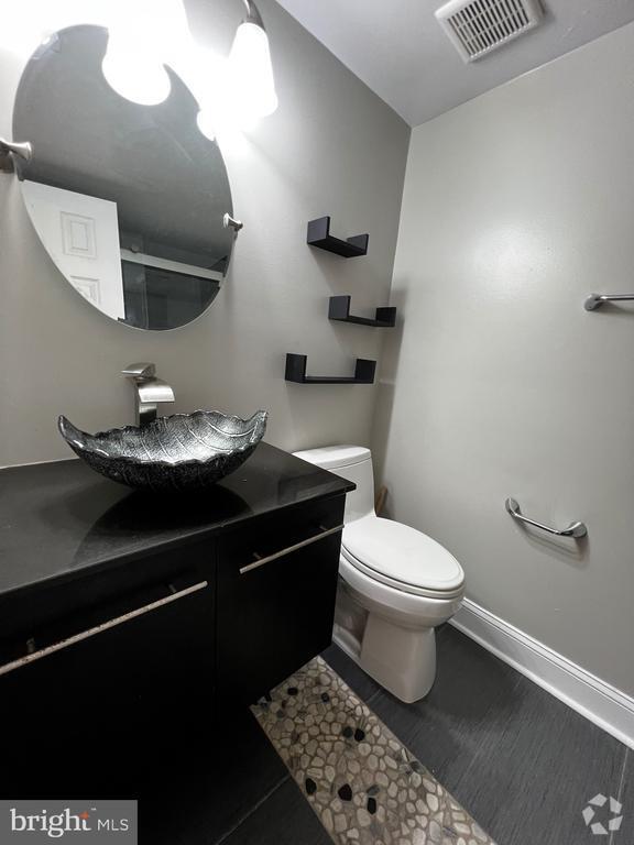 Building Photo - 6964 Hanover Pkwy Unit 101 Rental