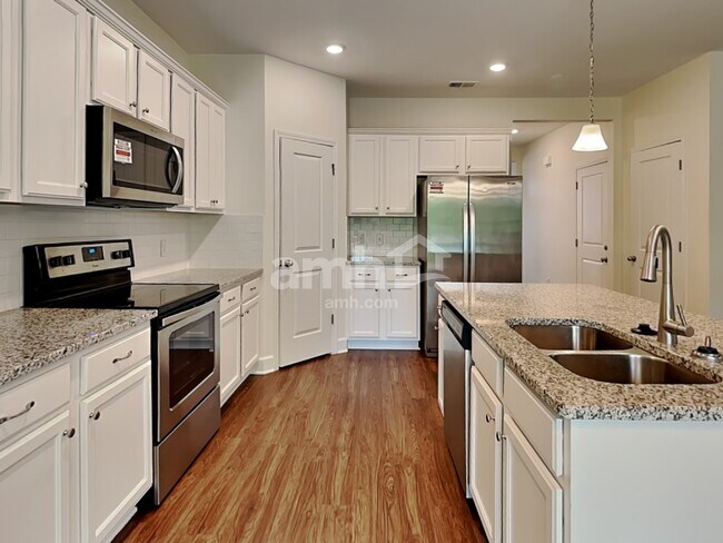 Photo - 4268 Longfellow Dr