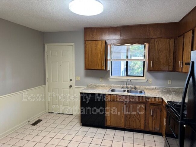 Photo - 2187 Dugan St