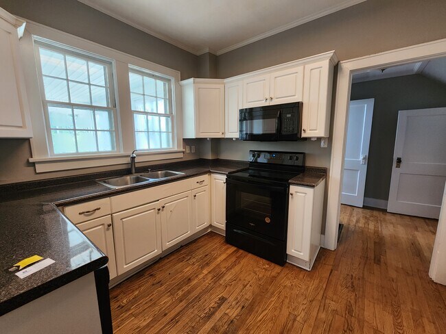 Photo - 165 E Glenwood Dr