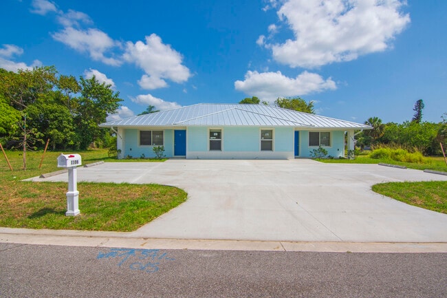 Photo - 1405 Ave G