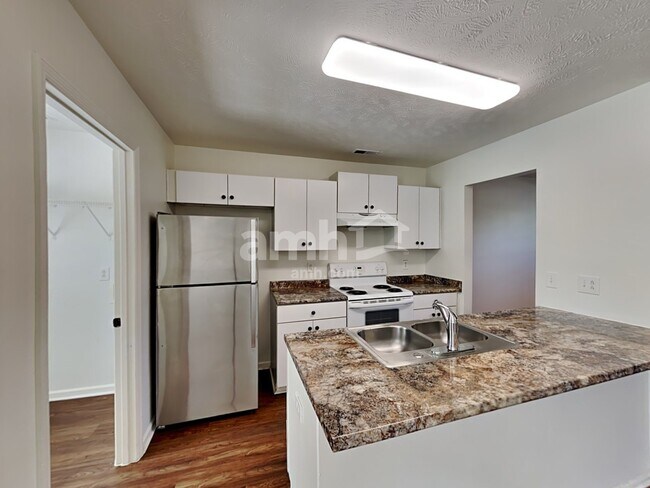 Photo - 1419 Westview Dr