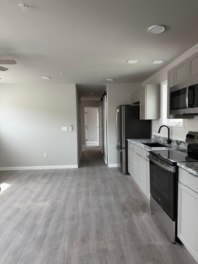 Photo - 23 Isham St Unidad 101