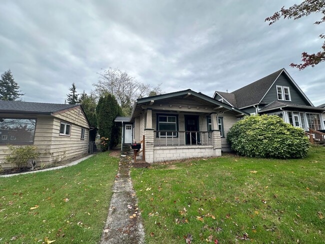 Building Photo - MOVE IN SPECIAL---HALF OFF FULL MONTHS REN...