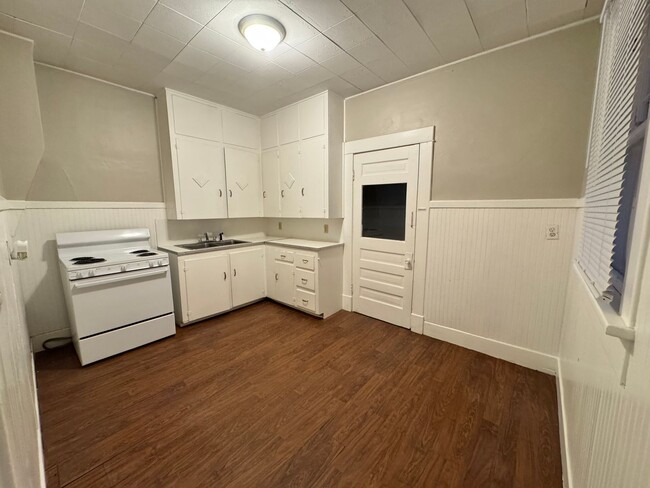 Photo - Spacious Home in Newton - 2 Bed/1 bath