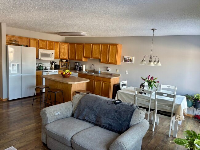 Kitchen/dining - 22369 Lilac Way