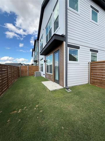 Photo - 4413 Janssen Ave