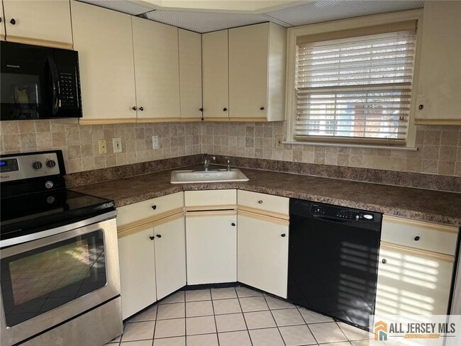 Photo - 27B Benjamin Franklin Dr Unit C