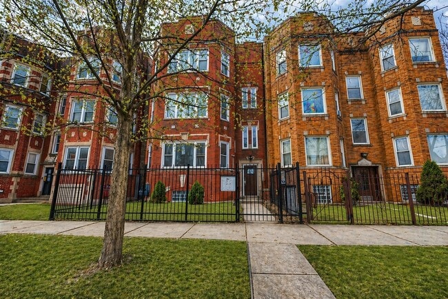 Building Photo - 7944 S Ellis Ave Unit 1