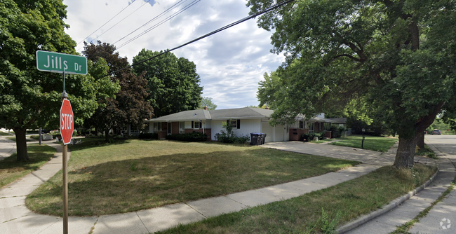 Building Photo - 1515 E Roberta Ave Rental