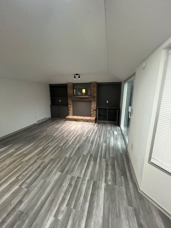 Photo - 3512 Maple St