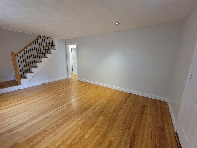 15 Governor Rd