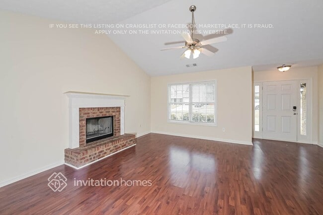 Photo - 555 Wellington Ln