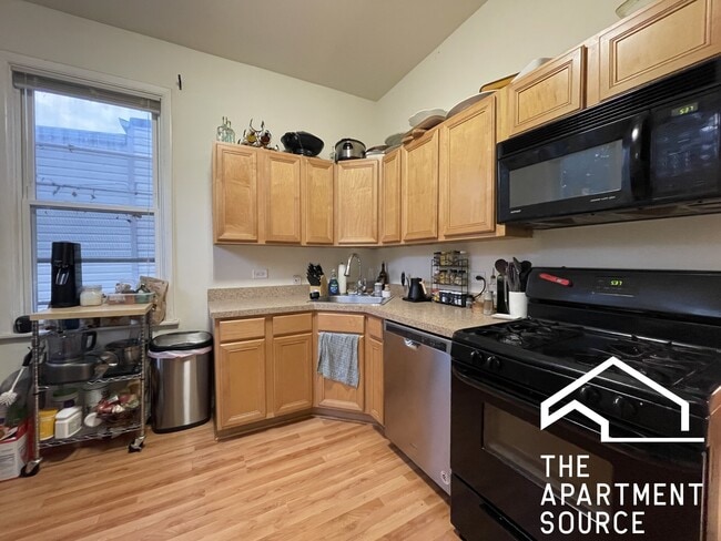 Photo - 3052 W George St