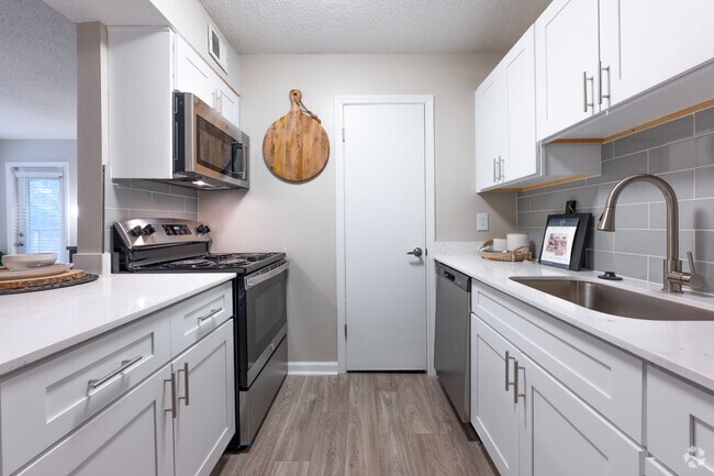 1BR, 1BA - 652SF - Aria - Willow Trail Apartments