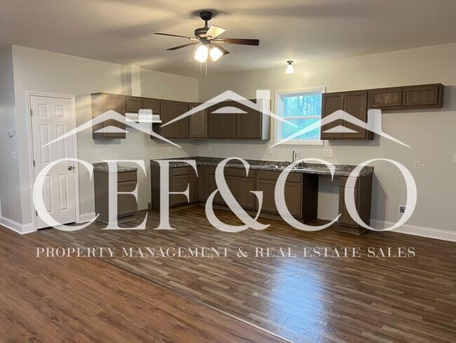 Photo - Spacious 3 Bed / 2 Bath Home – District 7, Spartanburg