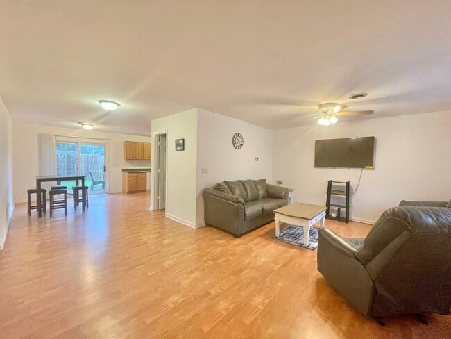 Photo - 210 Beaver St