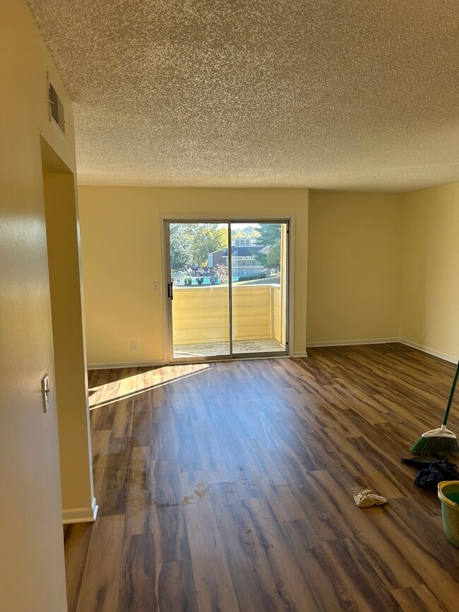 Building Photo - 515 Basswood Ave Unit G80