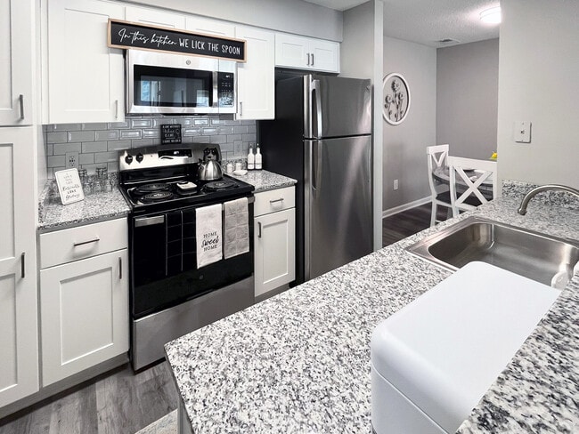 Building Photo - Trinity Lakes Rental