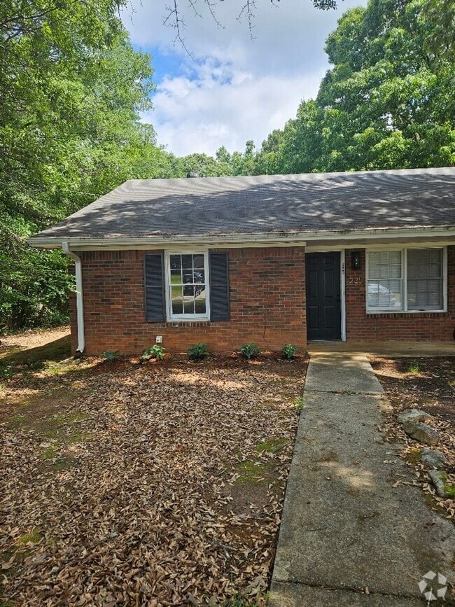 Building Photo - Charming 2-Bedroom Duplex in Prime Location Rental