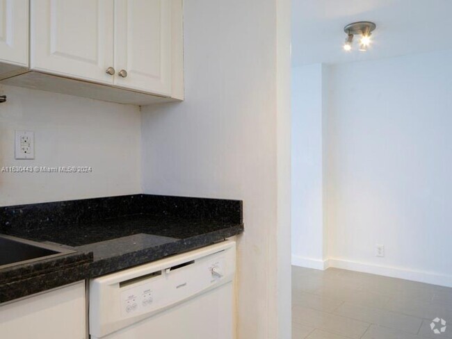 Building Photo - 1260 Lenox Ave Unit 202 Rental