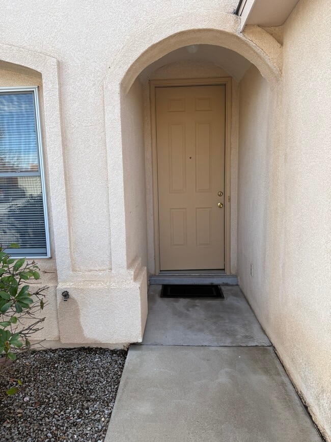 Photo - 6716 Butte Volcano Rd NW