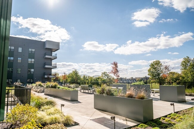 Harbor Side at Conwood Flats Apartments