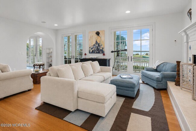 Photo - 1043 Barnegat Ln