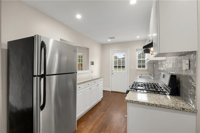 Photo - 60 Cleveland St SE