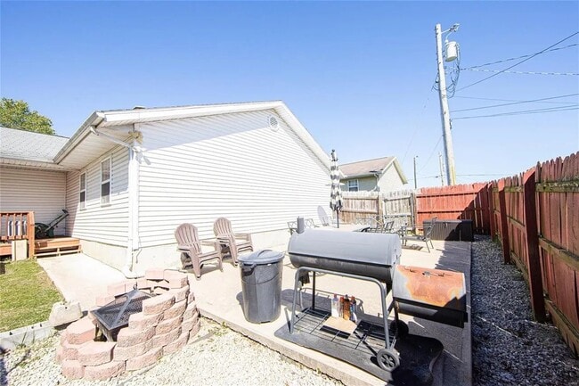 Photo - 115 Chicago St