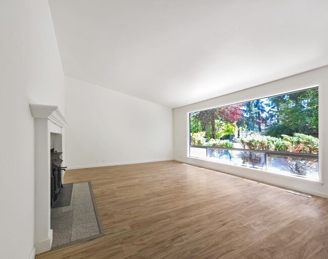 Photo - New Kitchen!! Beautiful family home w/extra room/close MS,Trader Joe's, and highway