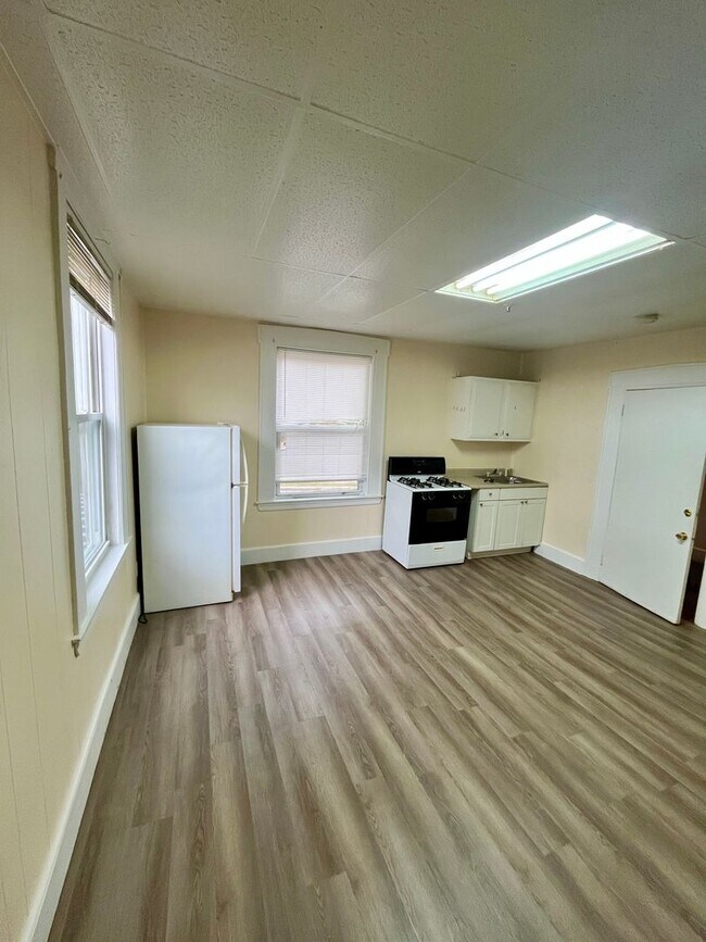 Photo - Studio Apartment for Rent – Utilities Incl... Unit 1-6
