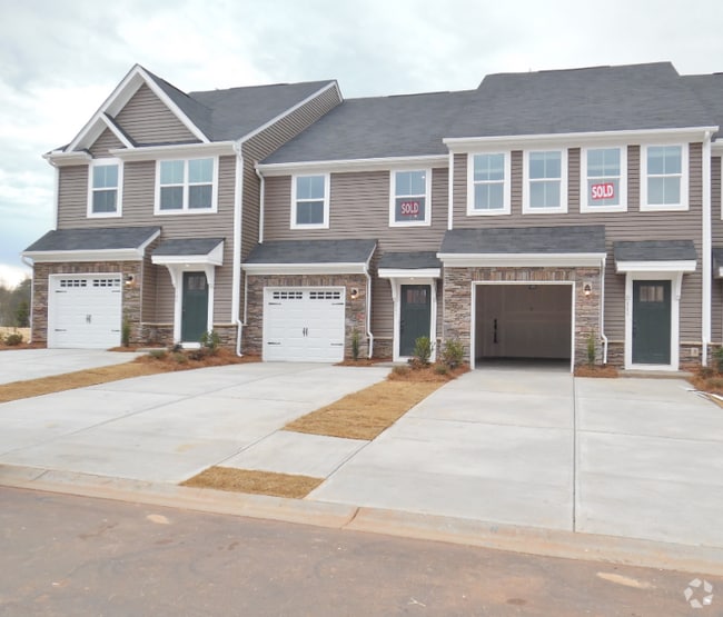 Building Photo - 111 Roundtree Dr Rental
