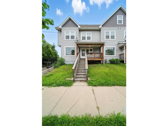 Photo - 600 W 32nd St