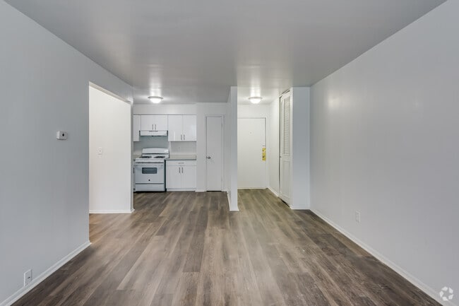 1 BR, 1 BA - 660SF
