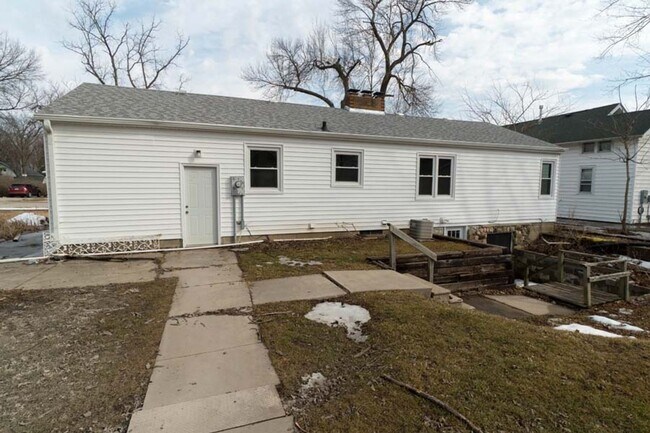 Photo - 2503 Iowa St Townhome